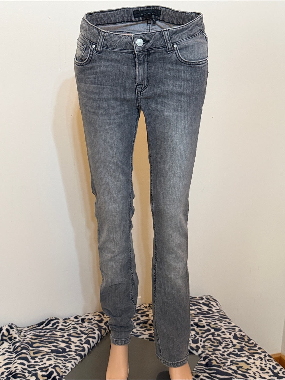 Zara Women's Gray Straight-Leg Jeans NWOT Size 8